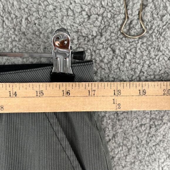 Travis Mathew Shorts Mens Size 34 Golf Gray White Pinstripe casual athleisure - Picture 4 of 10